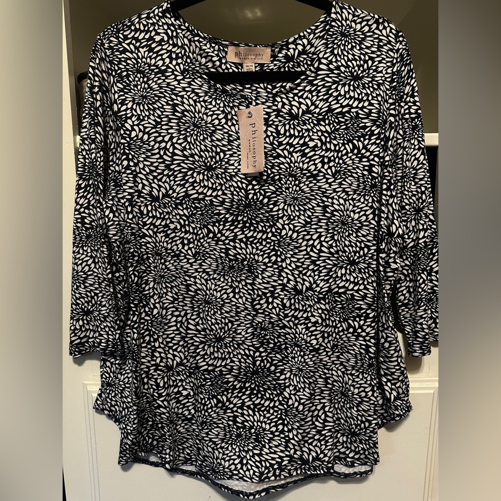 New - Philosophy 3/4 Sleeve Pleat Back Knit Top